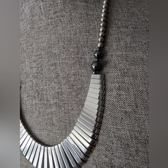 Modernist Hematite Necklace. Metal Beads, Magnetic Clasp - Picture 4 of 7